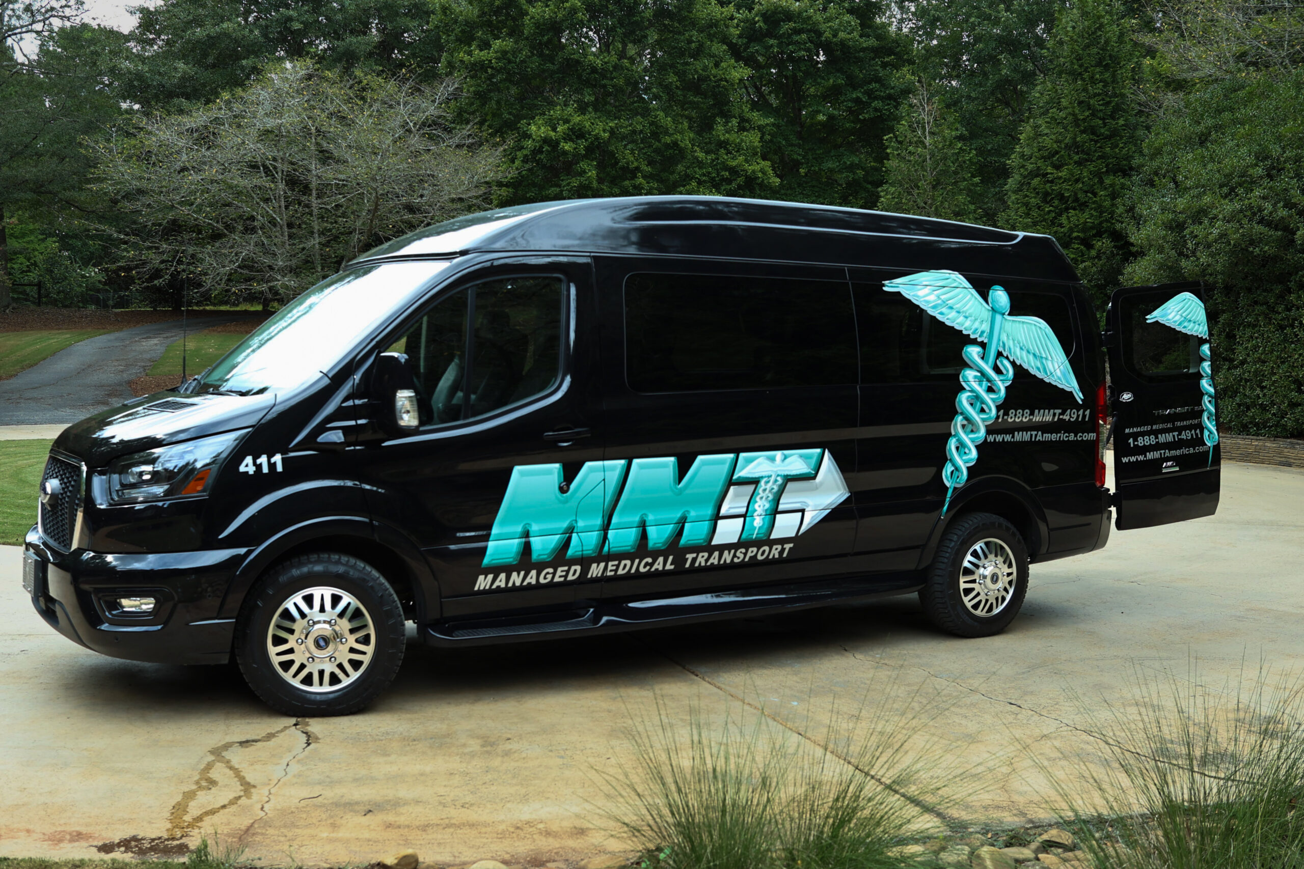 The image features a compact van, which is essential for managed medical transport services. This vehicle type is ideal for long-distance medical transport, ensuring safe and efficient transportation for patients and healthcare professionals.
